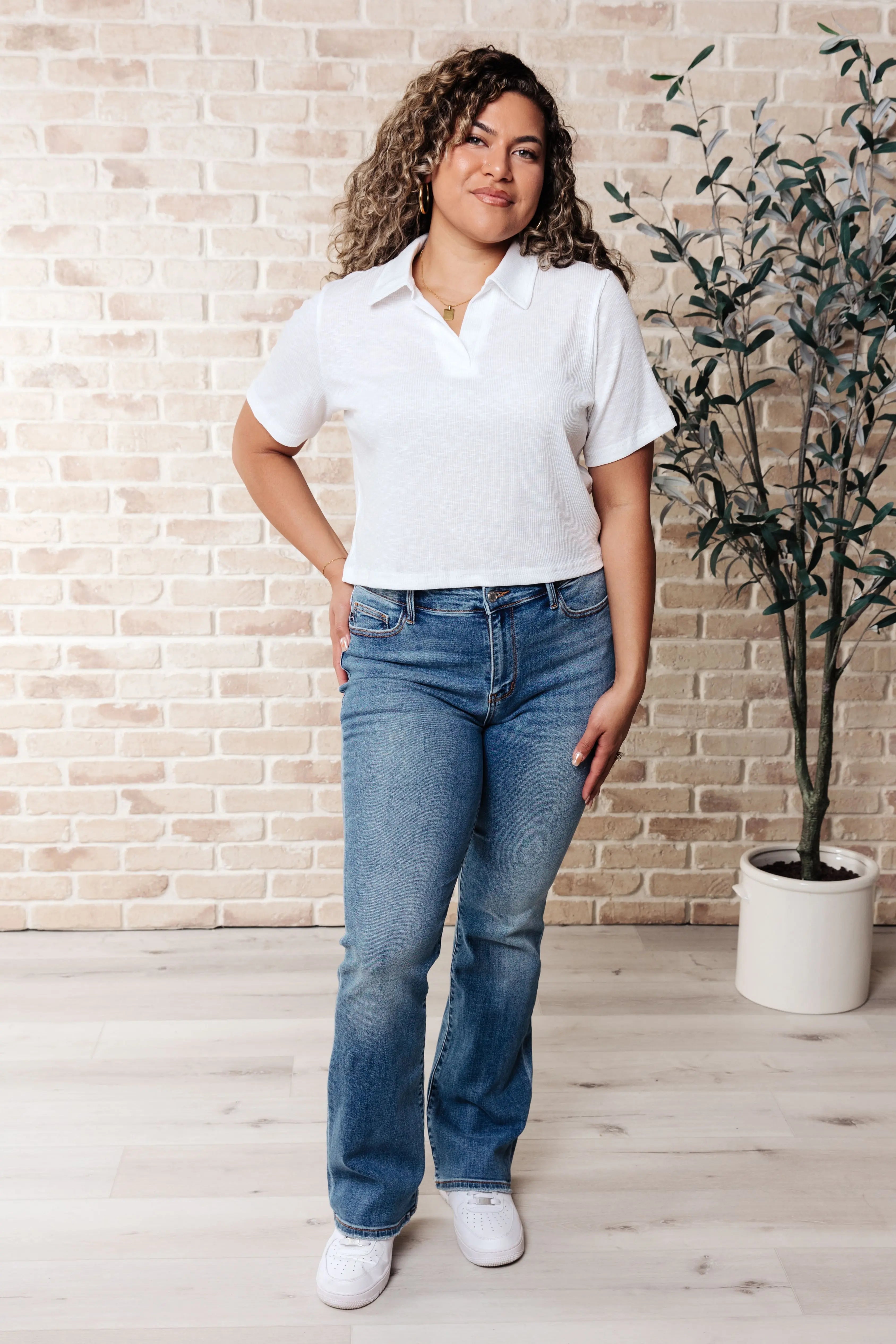 Rory Ribbed Cropped Tennis Tee in White Ave Shops