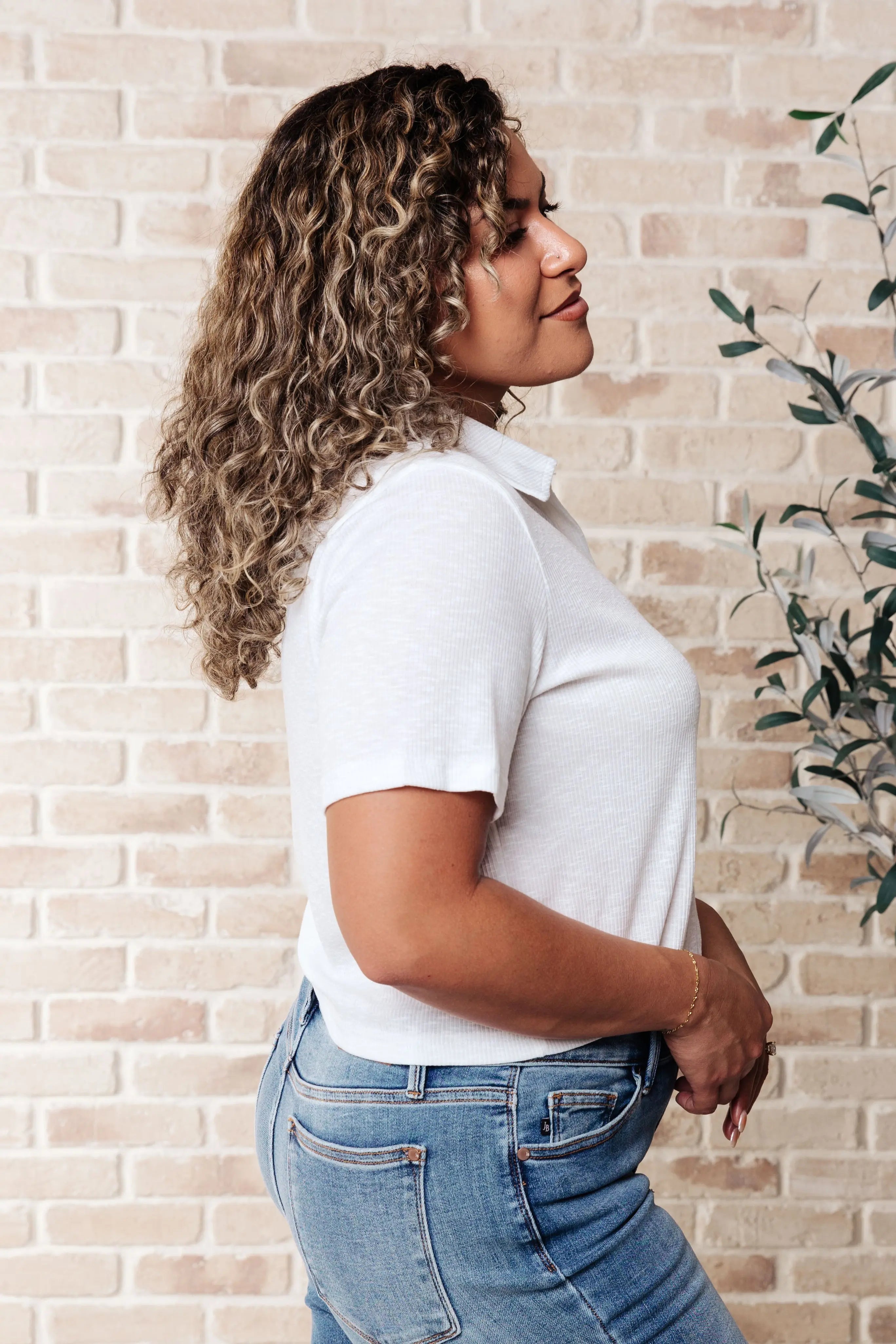 Rory Ribbed Cropped Tennis Tee in White Ave Shops