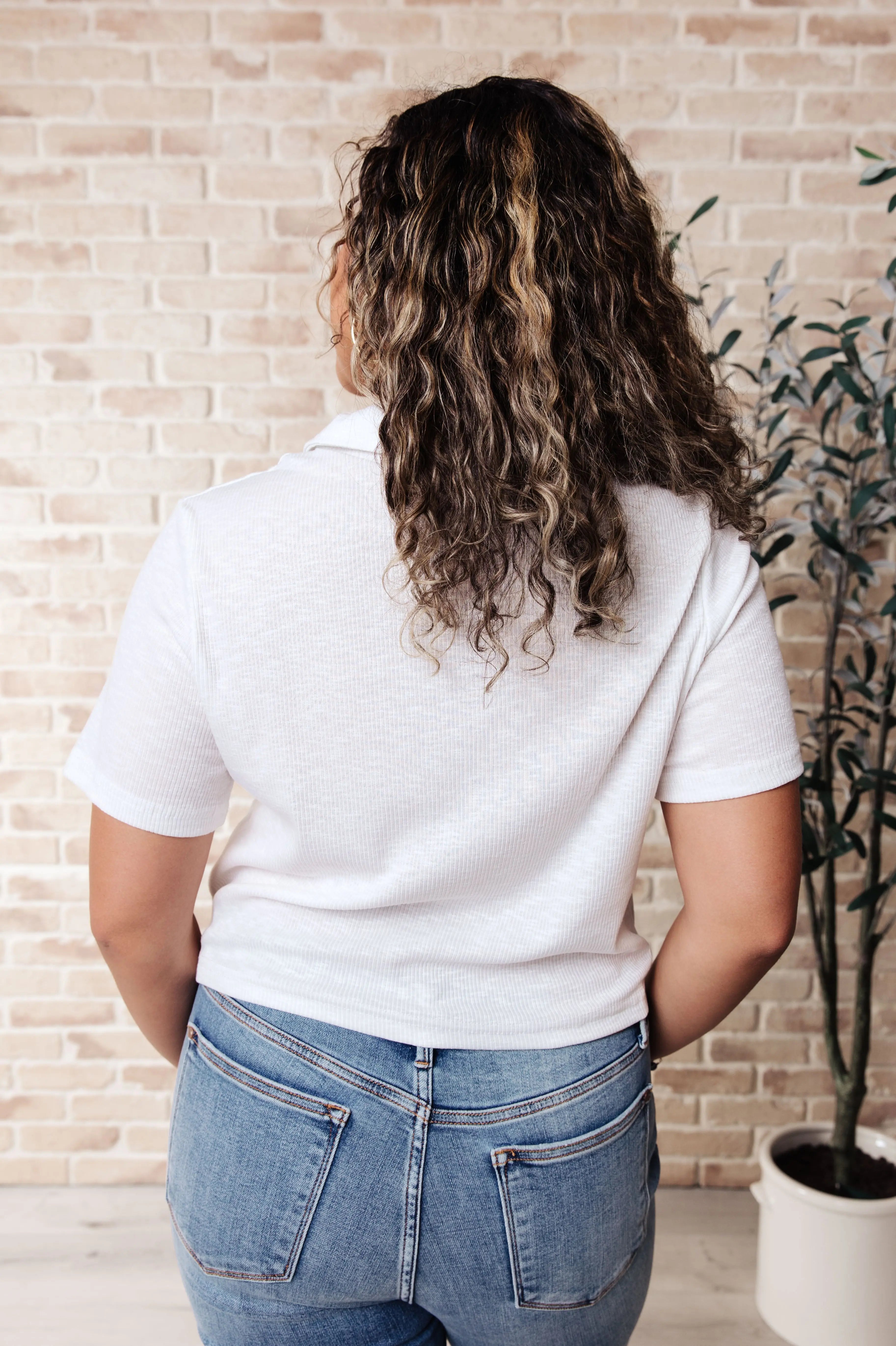 Rory Ribbed Cropped Tennis Tee in White Ave Shops