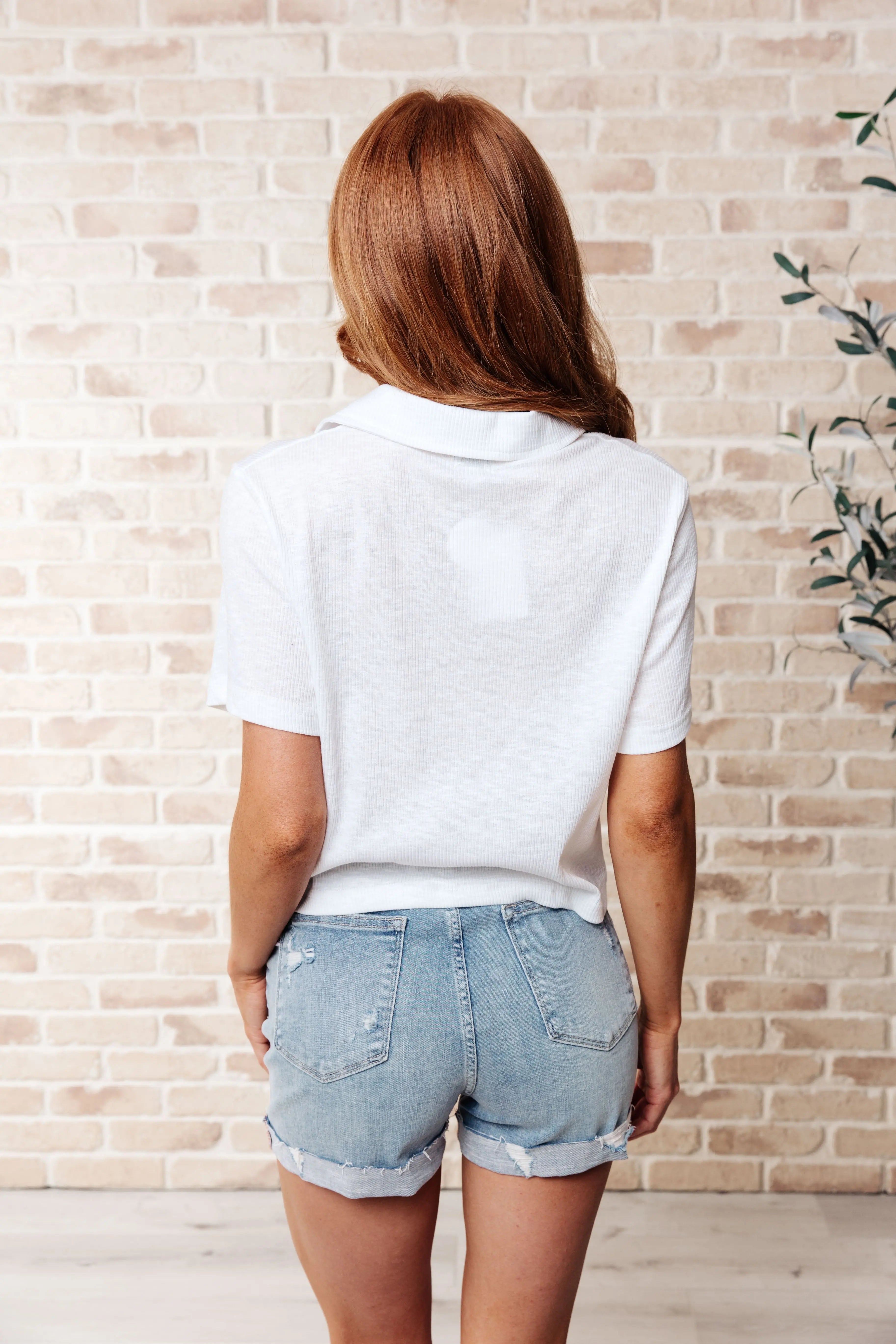 Rory Ribbed Cropped Tennis Tee in White Ave Shops